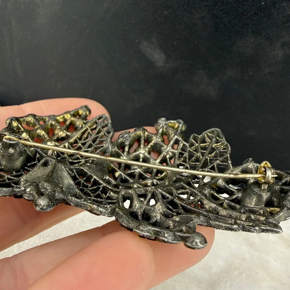 Vintage Brooch Grape Cluster Green Rhinestone Filigree Leaf Silver Tone READ